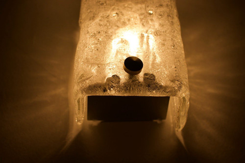 Luce di cortesia in vetro ghiaccio.