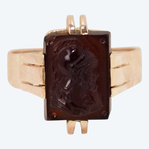 Bague chevalière en or rose et camée sur agate