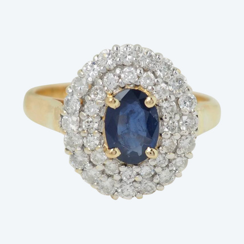 Bague entourage en or jaune, saphir ovale et diamants