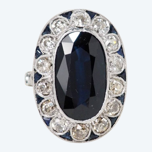 Bague pompadour en platine, saphir et diamants