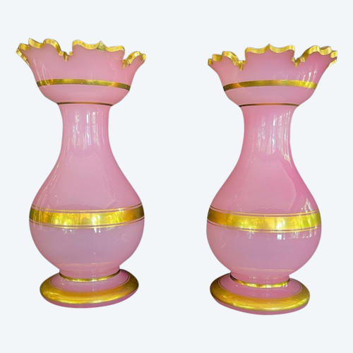Baccarat : Paire De Vases En Opaline Rose