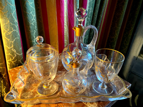 Service tête à tête  6pièces a digestif en cristal numéroté à motif en relief de fleurs dorées époque Napoléon III 
