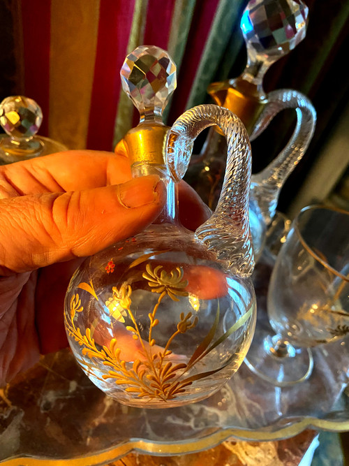 Service tête à tête  6pièces a digestif en cristal numéroté à motif en relief de fleurs dorées époque Napoléon III 
