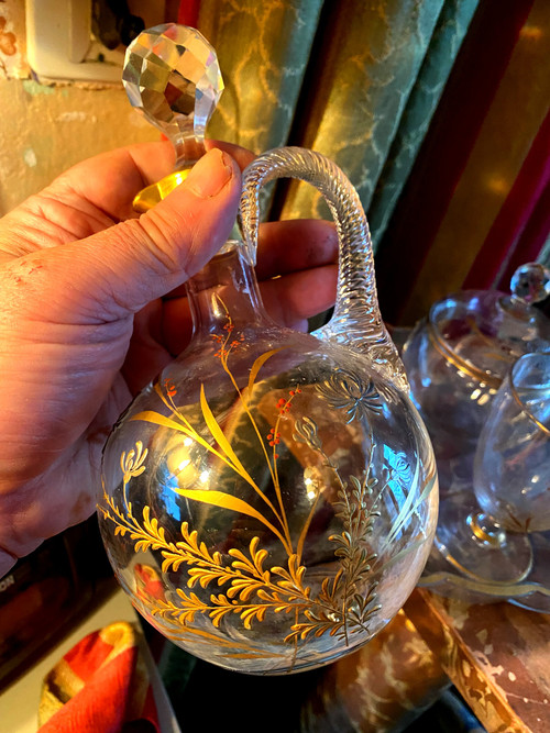 Service tête à tête  6pièces a digestif en cristal numéroté à motif en relief de fleurs dorées époque Napoléon III 