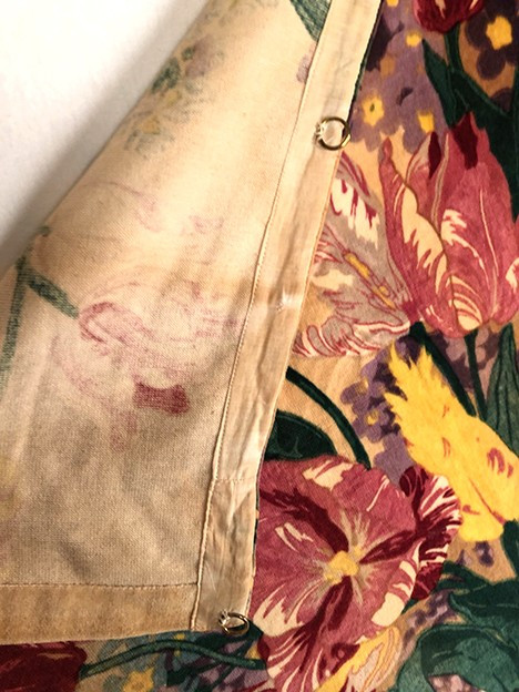 Tür aus bedrucktem Samt mit Blumendekor