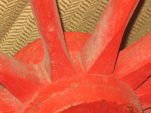Coppia di piccole ruote di carrozza in legno e ferro del XIX secolo Perfetto stato di conservazione