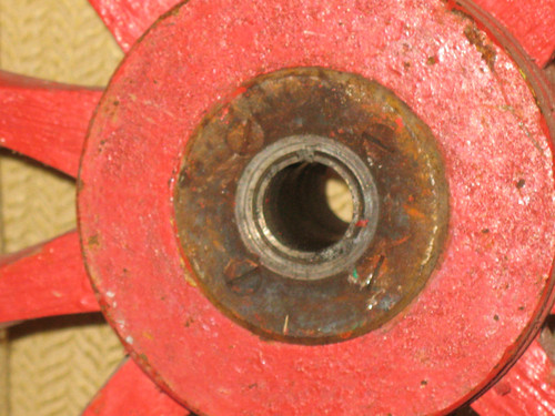 Coppia di piccole ruote di carrozza in legno e ferro del XIX secolo Perfetto stato di conservazione