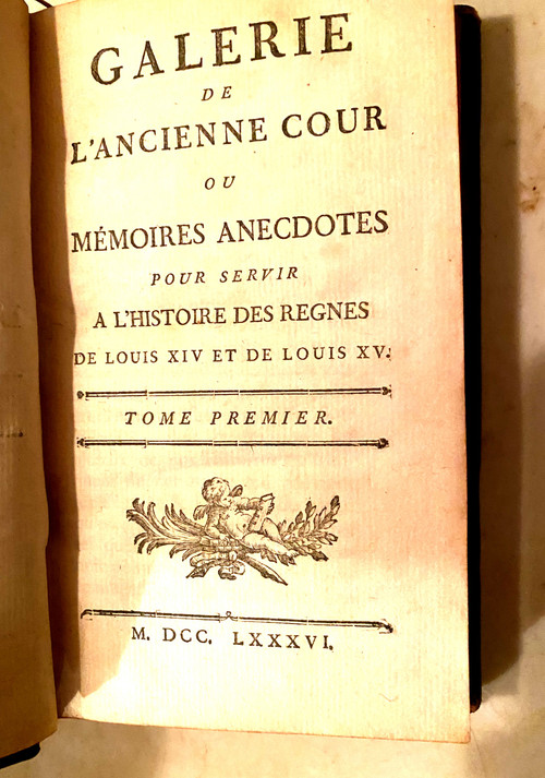 Galerie de l'Ancienne Cour , 3 volumes in 12 , imprimés en 1786 premier texte connu de Saint Simon. Rare .