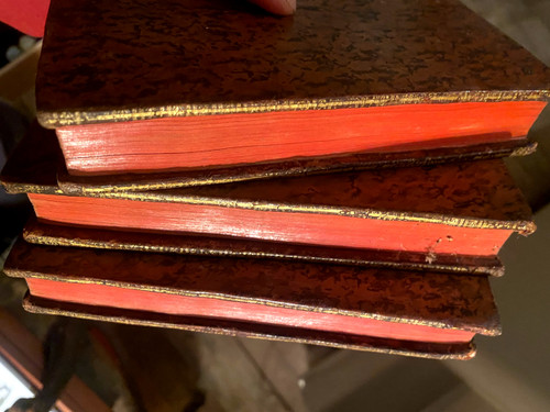 Galerie de l'Ancienne Cour , 3 volumes in 12 , imprimés en 1786 premier texte connu de Saint Simon. Rare .