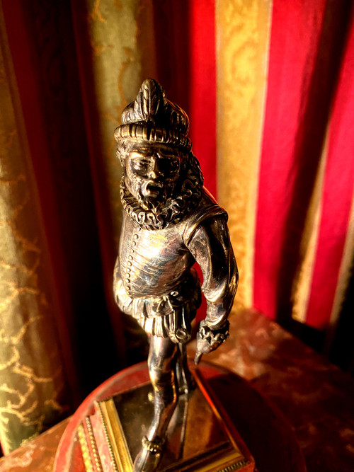 Due statuette in bronzo argentato "Les Mignons Duellistes" di Emile Guillemin su basi di rodocrosite