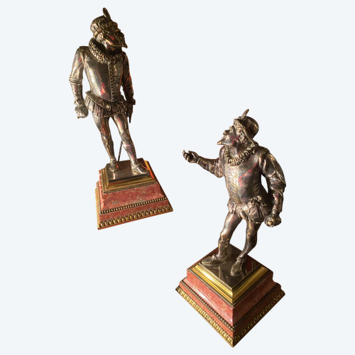 Due statuette in bronzo argentato "Les Mignons Duellistes" di Emile Guillemin su basi di rodocrosite