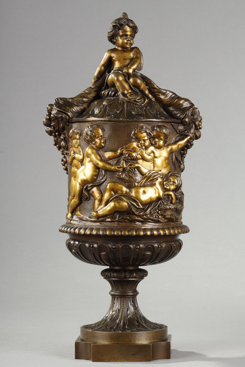 PAIR OF COVERED VASES, IN FINELY CHASED BRONZE WITH A RICH ROTATING DECORATION