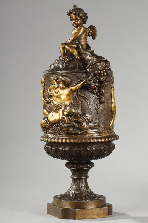 PAIR OF COVERED VASES, IN FINELY CHASED BRONZE WITH A RICH ROTATING DECORATION