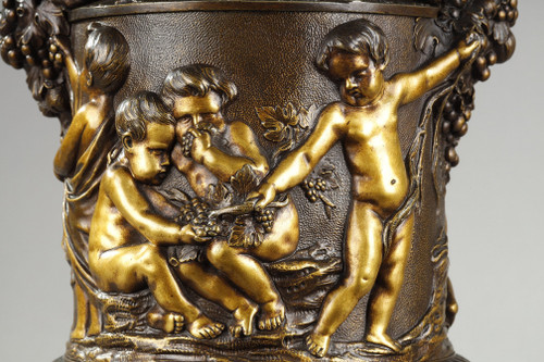 PAIR OF COVERED VASES, IN FINELY CHASED BRONZE WITH A RICH ROTATING DECORATION