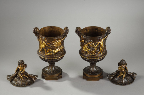 PAIR OF COVERED VASES, IN FINELY CHASED BRONZE WITH A RICH ROTATING DECORATION