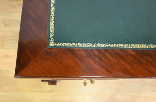 Grande scrivania di proprietà in radica di mogano, periodo di restauro - inizio XIX secolo