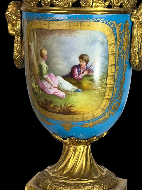 PAIR OF COVERED POTS IN SÈVRES PORCELAIN DECORATED WITH GILT BRONZE NAPOLEON III