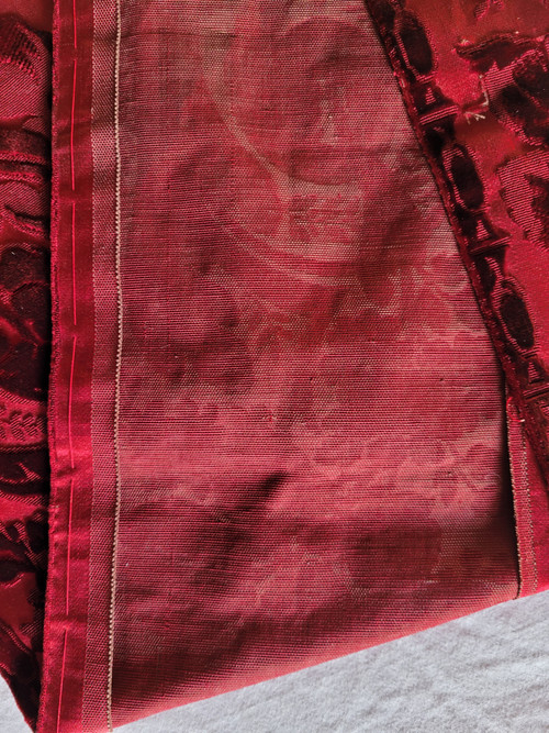 Bordure en velours ciselé rouge, époque XIXe siècle