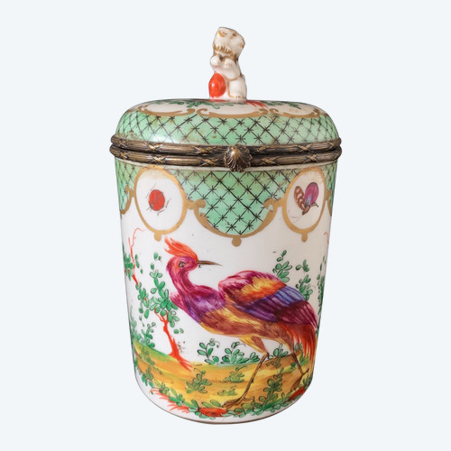 Boite En Porcelaine à Décor De Volatiles