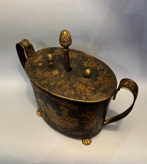 Egg maker in black and gold Chinese painted sheet metal, 19th century