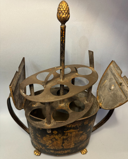 Egg maker in black and gold Chinese painted sheet metal, 19th century