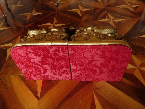 Coppia di grandi console angolari per vano scale - Stile Regency in legno dorato del XIX secolo