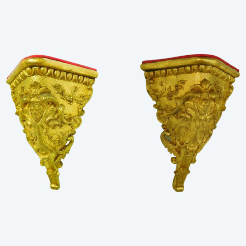 Coppia di grandi console angolari per vano scale - Stile Regency in legno dorato del XIX secolo