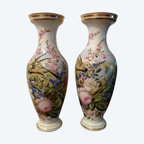 Paire de grands vases français en porcelaine Vieux Paris, ornés de fleurs, datant des années 1800