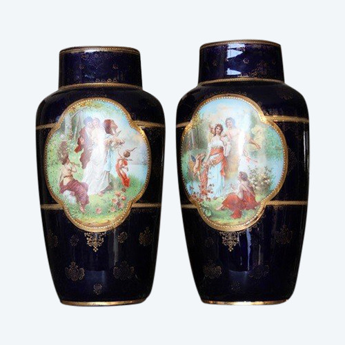 Pair of Austrian vases from the Vienna porcelain factory with scenes of neoclassical taste