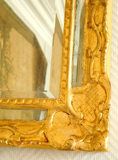 Miroir à Pare Closes En Bois Doré et glace au mercure d'époque Louis XIV Régence 48x56cm
