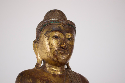 Buddha in piedi Birmania, Mandalay.
