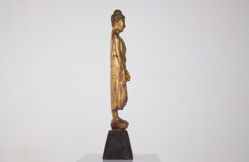 Buddha in piedi Birmania, Mandalay.