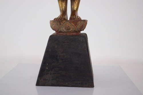 Buddha in piedi Birmania, Mandalay.
