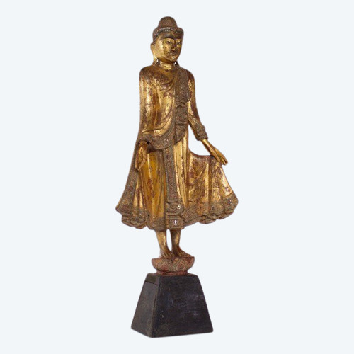 Buddha in piedi Birmania, Mandalay.