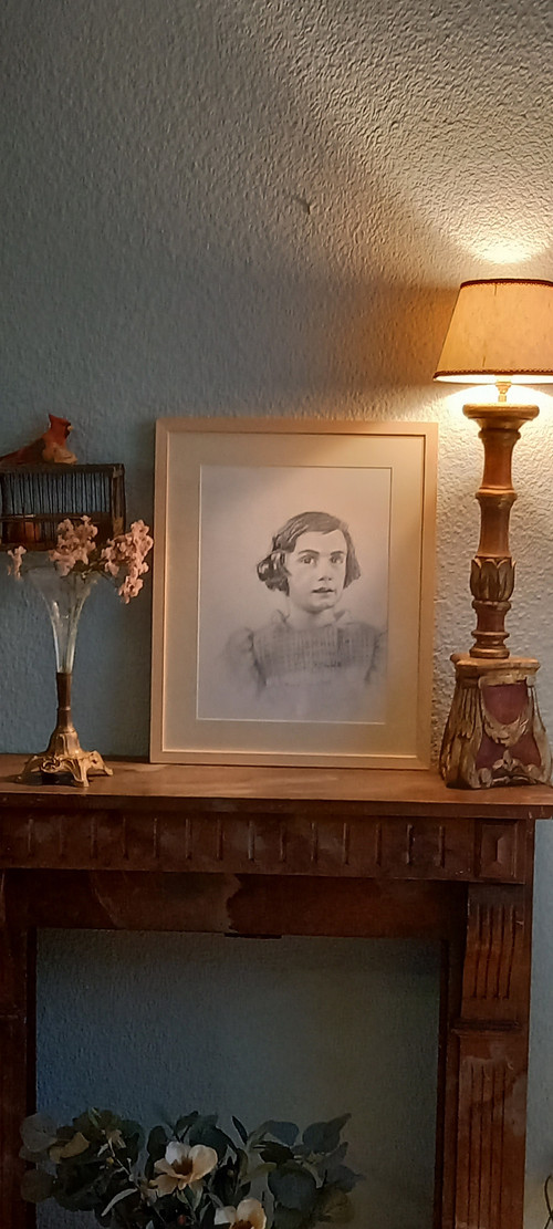 Ritratto di Anne Frank nel 1935/disegno