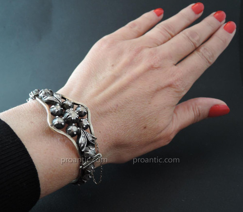 Bracciale con diamanti taglio rosa, argento.