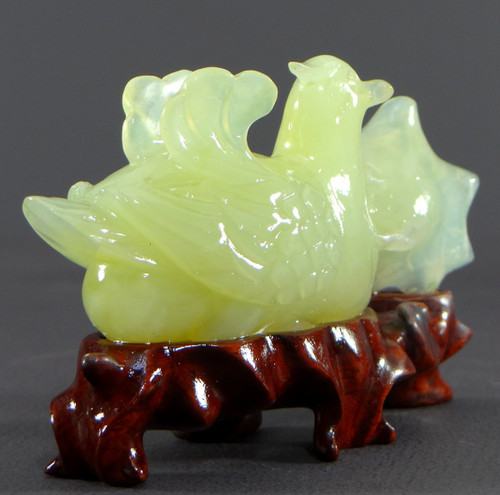 China, 1950er/1960er Jahre, Jade-Enten- und Blumenskulptur.