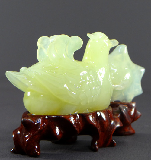 China, 1950er/1960er Jahre, Jade-Enten- und Blumenskulptur.