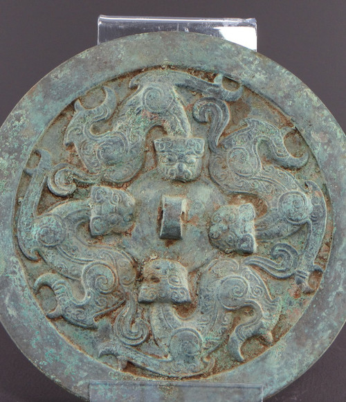 Cina, dinastia Qing, inizi del XIX secolo o precedenti, grande specchio funerario in bronzo.