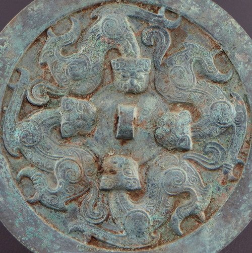 Cina, dinastia Qing, inizi del XIX secolo o precedenti, grande specchio funerario in bronzo.