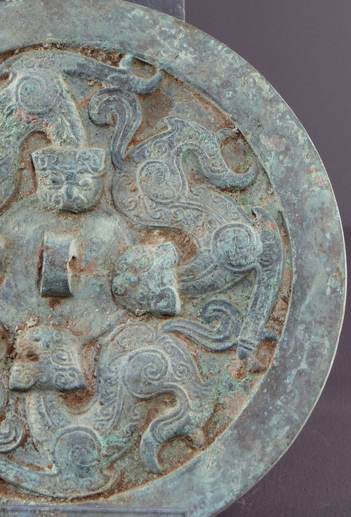 Cina, dinastia Qing, inizi del XIX secolo o precedenti, grande specchio funerario in bronzo.