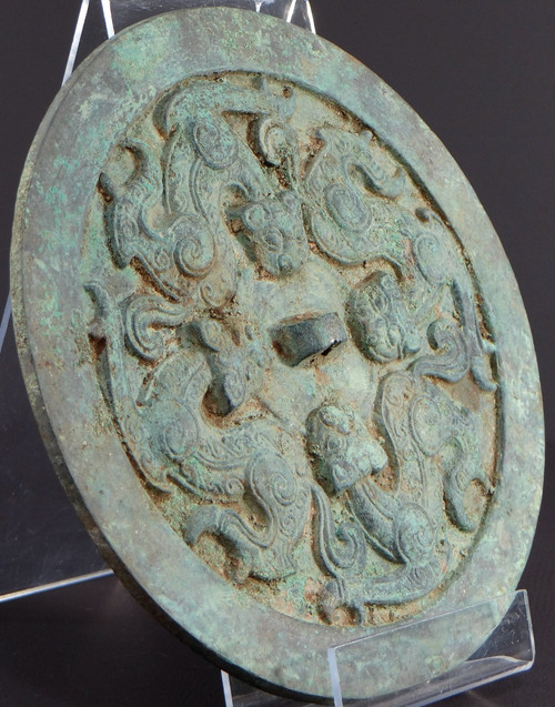 Cina, dinastia Qing, inizi del XIX secolo o precedenti, grande specchio funerario in bronzo.