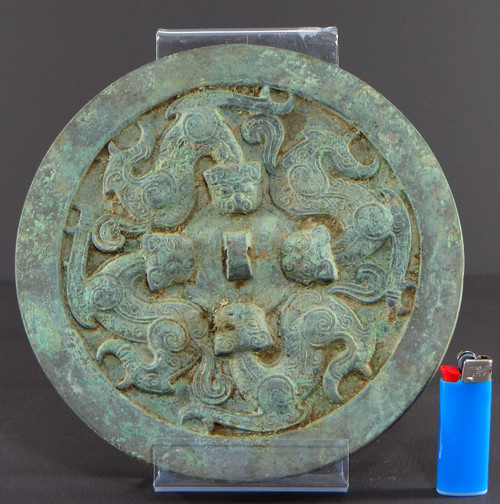 Cina, dinastia Qing, inizi del XIX secolo o precedenti, grande specchio funerario in bronzo.