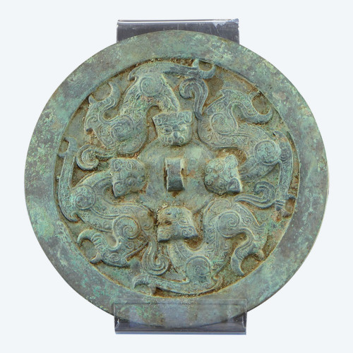 Cina, dinastia Qing, inizi del XIX secolo o precedenti, grande specchio funerario in bronzo.