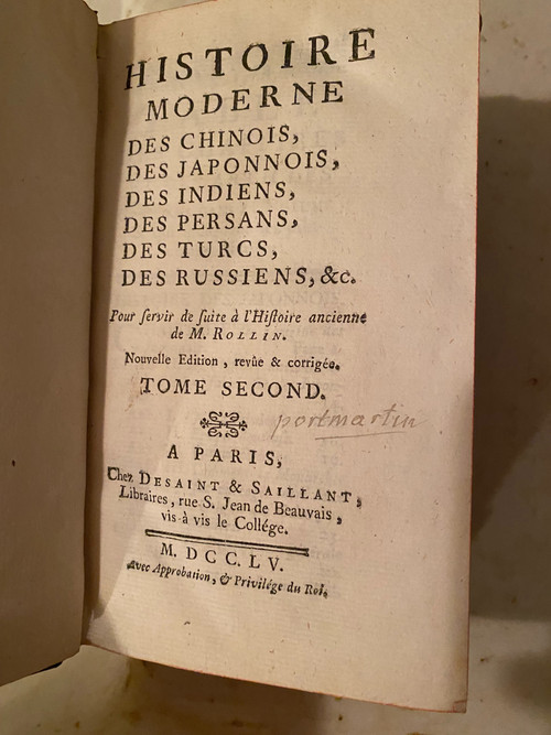 Deux volumes in 12 . A Paris 1755 , De l'Histoire Moderne de Rollin contenant les "Chinois et les Japonais".