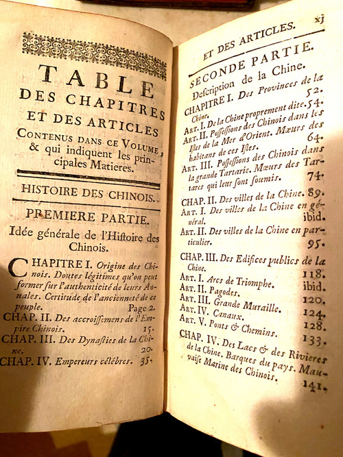 Deux volumes in 12 . A Paris 1755 , De l'Histoire Moderne de Rollin contenant les "Chinois et les Japonais".