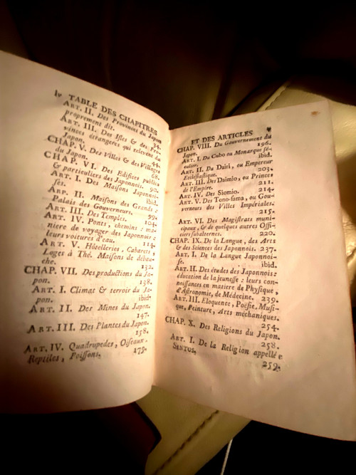 Deux volumes in 12 . A Paris 1755 , De l'Histoire Moderne de Rollin contenant les "Chinois et les Japonais".