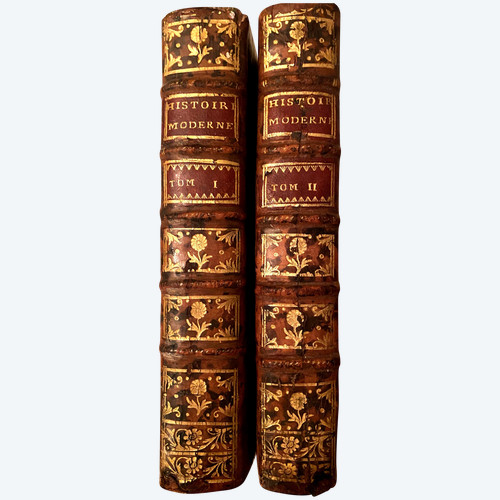 Deux volumes in 12 . A Paris 1755 , De l'Histoire Moderne de Rollin contenant les "Chinois et les Japonais".