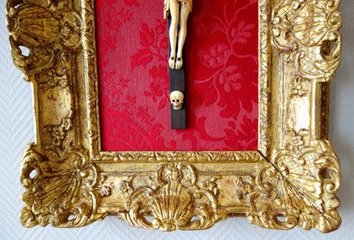 Christ In Ivory, 18th Century Bed Bottom Crucifix - Carved Wood & Fine Gold Gilding