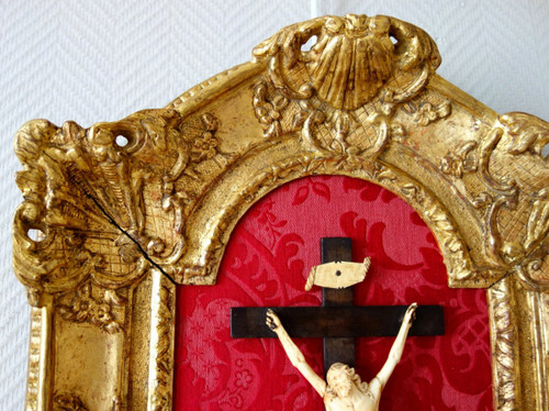 Christ In Ivory, 18th Century Bed Bottom Crucifix - Carved Wood & Fine Gold Gilding